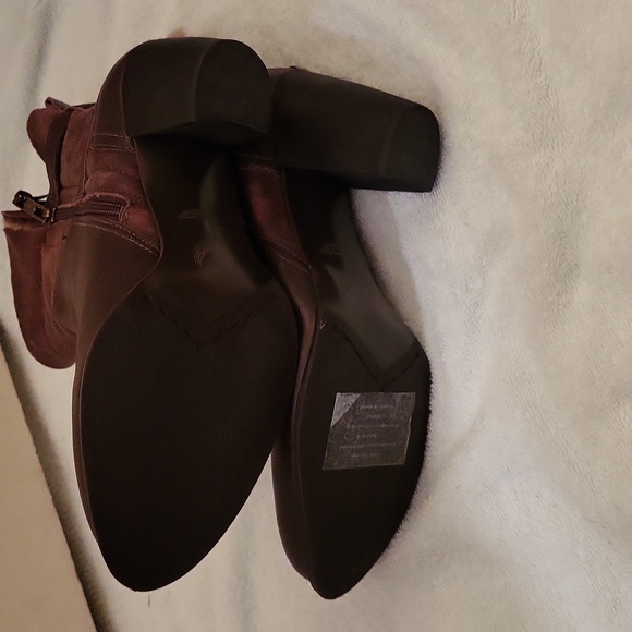 UGGS 100% AUTHENTIC EXCELLENT CONDITION (Like New) - Picture 5 of 16